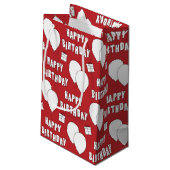 Glücklicher Geburtstag mit Balloons rotem Hintergr Kleine Geschenktüte (Rückseite Schrägansicht)