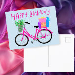 GLÜCKLICHER GEBURTSTAG Niedlich-rosa FahrradCustom Postkarte<br><div class="desc">Fügen Sie Ihren eigenen Text hinzu oder verwenden Sie ihn als Wandkunst in einem Rahmen oder stecken Sie ihn in einem Korkbrett. Es würde Spaß machen für ein Kinderzimmer, als Geburtstagskarte, oder um jemandem den Tag zu erleichtern! Sie können auch selbst eine Hintergrundfarbe auswählen. Karo diese niedliche Karte aus und...</div>