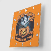 Glücklicher Geist aus einem Kürbis zu Halloween Quadratische Wanduhr (Winkel)