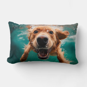 Glücklicher Golden Retriever Schwimmt Unterwasser Lendenkissen