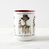 Glücklicher Halloween Tag mit heißem Kaffee. Tasse (Zentrum)