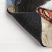 Glücklicher Hund am Strand Mousepad (Ecke)