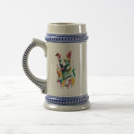 Glücklicher Hund, der ein Eis isst Bierglas (Links)