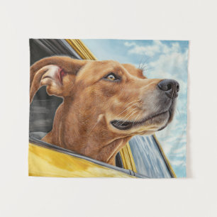 Glücklicher Hund im gelben Auto Kunstprint Wandteppich
