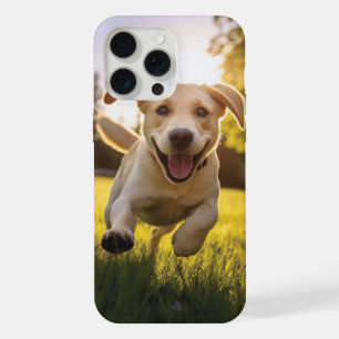 Glücklicher Labrador-Welpe läuft iPhone 15 Pro Max Hülle