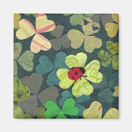 Glücklicher Ladybug im Kleeblatt Magnet