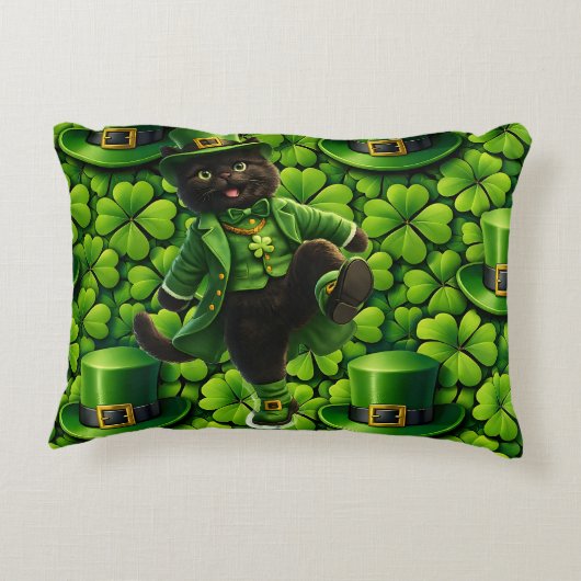 Glücklicher Leprechaun schwarze Katze St. Patrick' Dekokissen (Rückseite)