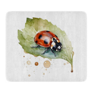 Glücklicher Marienkäfer auf Blatt Schneidebrett