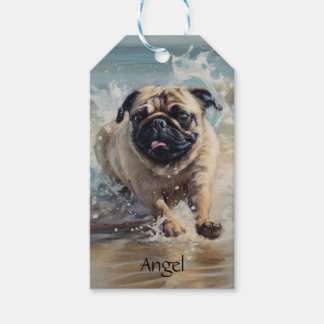 Glücklicher Mops am Strand individuell anpassbar Geschenkanhänger