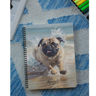 Glücklicher Mops am Strand individuell anpassbar Notizblock