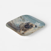 Glücklicher Mops am Strand individuell anpassbar Pappteller (Gewinkelt)