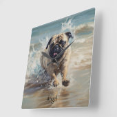 Glücklicher Mops am Strand individuell anpassbar Quadratische Wanduhr (Winkel)