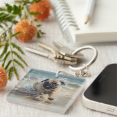 Glücklicher Mops am Strand individuell anpassbar Schlüsselanhänger (Vorderseite rechts)