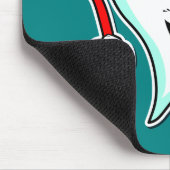 Glücklicher niedlicher Cartoon-Zahn mit einer Mousepad (Ecke)