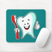 Glücklicher niedlicher Cartoon-Zahn mit einer Mousepad (Mit Mouse)
