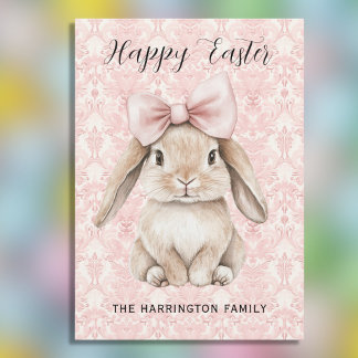 Glücklicher Osterhase mit Schleife auf rosa Damast Feiertagskarte