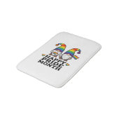 Glücklicher Pride Monat Gnom Vintage Regenbogen Sh Badematte (Schrägansicht)