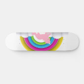 Glücklicher rosa Einhorn-Regenbogen in den Wolken, Skateboard (Horizontal)