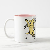 Glücklicher tanzender Labrador-Trio-Cartoon Zweifarbige Tasse (Links)