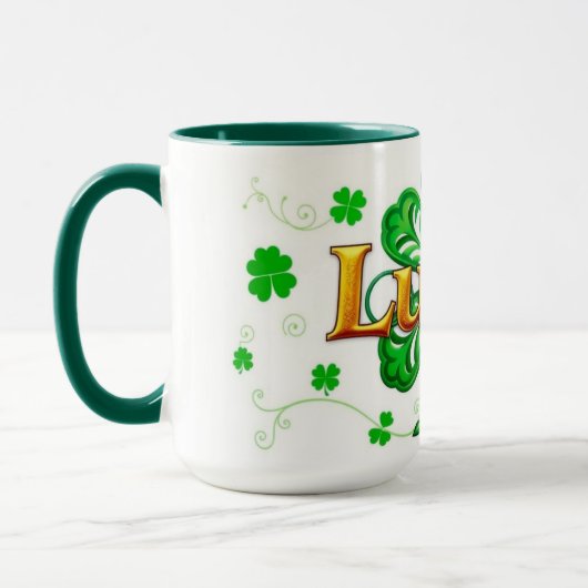 Glücklicher Text Shamrock-Muster St. Patrick's Tasse (Links)