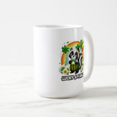 Glücklicher und stolzer Shamrock Skunk Kaffeetasse (VorderseiteRechts)