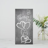 Glücklicher Valentinstag auf einem Kreidebrett (Stehend Vorderseite)
