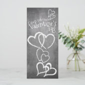 Glücklicher Valentinstag auf einer Kreidetafel (Stehend Vorderseite)