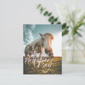Glücklicher Valentinstag mit Blick auf Pferd (Stehend Vorderseite)