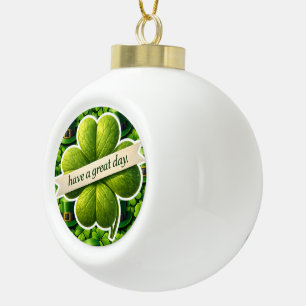 Glücklicher vierblättriger Kleeblatt-St. Patrick's Keramik Kugel-Ornament