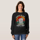 Glücklicher Zahn in einer Weihnachtsmannmütze! Sweatshirt (Vorne ganz)