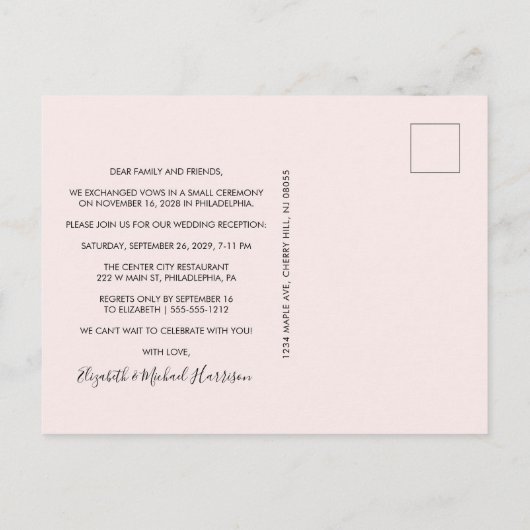 Glücklicherweise immer nach dem Arch Foto Hochzeit Ankündigungspostkarte (Rückseite)