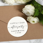 Glücklicherweise immer nach dem Party Creme Hochze Runder Aufkleber<br><div class="desc">Ein schicker heller Aufkleber für Ihre Hochzeitsrezeption oder Ihre Party Einladungen,  Gefallen und Korrespondenz mit "Happily Ever After Party" in einer Mischung aus einfacher moderner Typografie und einem trendigen Drehbuch mit Swashes,  Ihren Vornamen verbunden mit einem Herz und Ihrem Empfang Datum.</div>