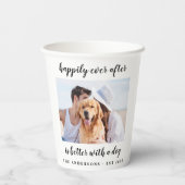 Glücklicherweise immer nach der Hochzeit des Fotos Pappbecher (Rückseite)