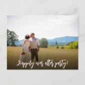 Glücklicherweise immer nach Lässiger Hochzeitsempf Einladungspostkarte (Vorderseite)