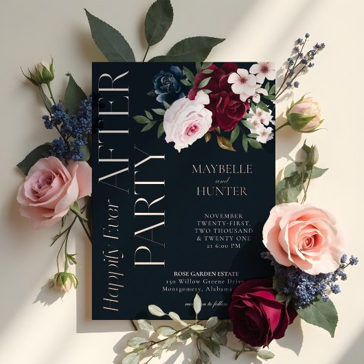 Glücklicherweise je nach Party Burgund Navy Floral Folieneinladung