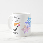 Glücklicherweise lächelnder Schneemann. Frohe Weih Kaffeetasse (Vorderseite Links)