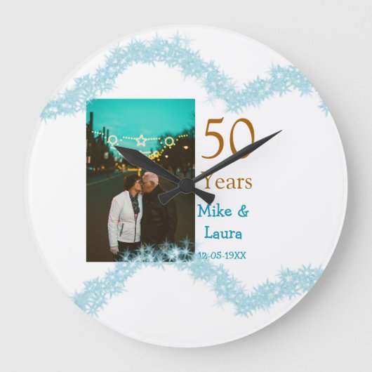 Glückliches 50. Hochzeitstag Fügen Sie Namen des P Große Wanduhr (Vorderseite)