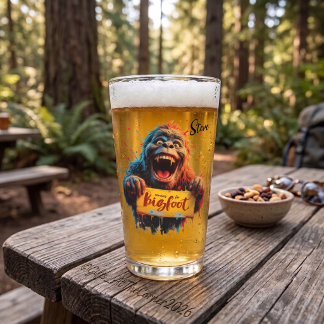 Glückliches Bigfoot Sasquatch-Mugshot-Suchteam Glas