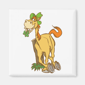 Glückliches Cartoon Pferd am St. Patrick's Day Mag Magnet