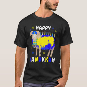 Glückliches Chanukka Menora Schaf trägt jüdischen  T-Shirt