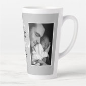 Glückliches Erstes Foto des Vaters Milchtasse (Rechts)