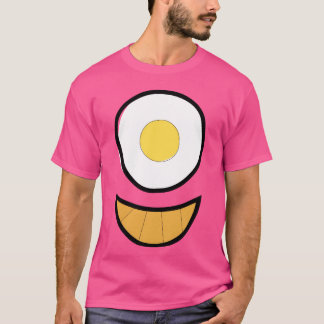 Glückliches Frühstück aus einem Spiegelei und eine T-Shirt