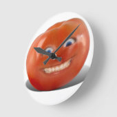 Glückliches Gesicht lächelnd Tomate Runde Wanduhr (Winkel)