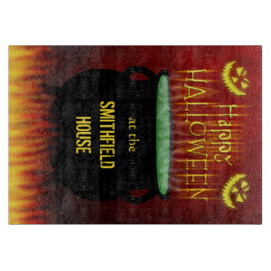 Glückliches Halloween-Kessel-Feuer personalisiert Schneidebrett