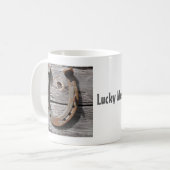 Glückliches Hufeisen auf Bretterzaun Kaffeetasse (Vorderseite Links)
