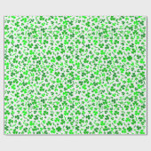 Glückliches Irisches Shamrock-Konfetti-Muster Geschenkpapier (Flach)