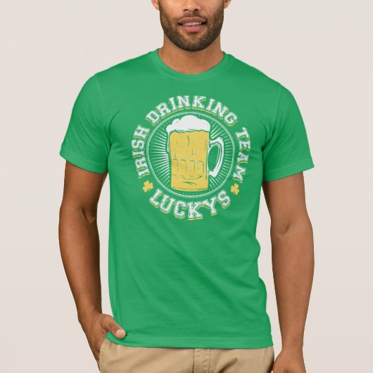 Glückliches irisches trinkendes Team T-Shirt (Vorderseite)