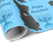 Glückliches Labrador Chanukkas schwarzes Menorah Geschenkpapier (Rolleneckpunkt)