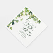Glückliches Liebes-Brautjungferparty Grüner Kleebl Serviette (Ecke)