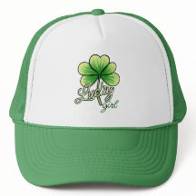 Glückliches Mädchen Kleeblatt St. Patrick's Day